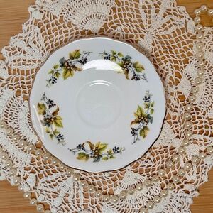 ✨ 5 for $25 DEAL! ✨ Royal Vale Bone China Saucer Made in England Autumn Berries